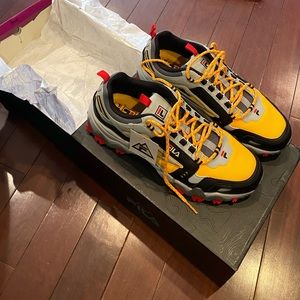 NWT Fila Oakmont Trail Sneakers